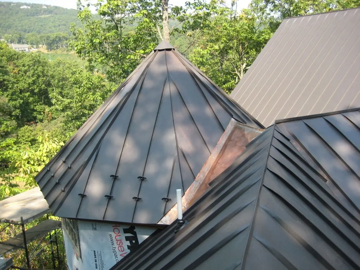 Professional Roof Tarp Installation by Craftsman Roofing in Brandon Corner